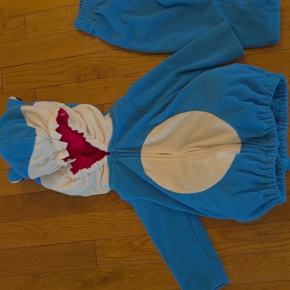 Carter's Shark Costume - Picture 2 of 9
